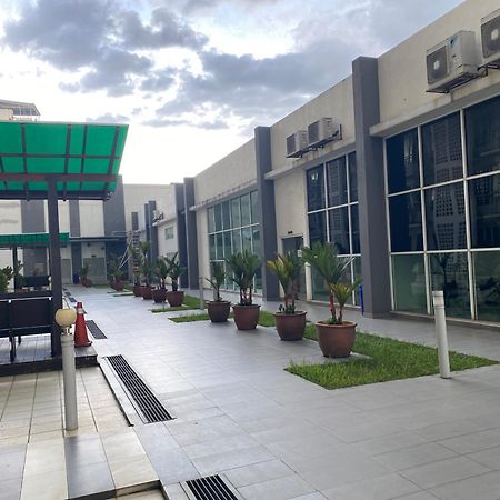 Homestay At Menara U ชาห์อาลัม ภายนอก รูปภาพ
